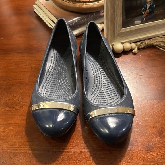 CROCS CAP TOE MIRROR BALLET FLATS SHOE - BLUE/SILVER - WOMENS - 6 - Picture 3 of 10